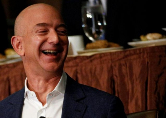 Jeff Bezos. Eis o homem mais rico da hist&oacute;ria