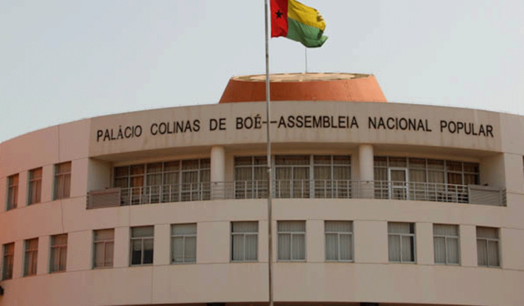Guiné-Bissau continua sem o que há 50 anos os combatentes foram buscar ao mato
