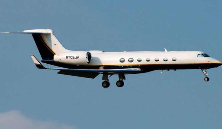 Avião dos EUA trazia agentes federais para assumir extradição de Saab