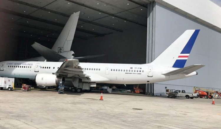 Boeings da Icelandair chegam domingo e TACV retoma voos internacionais na terça