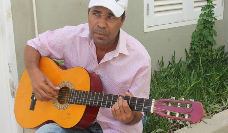 Morreu o músico Carlos Castro. Boa vista rende última homenagem ao artista