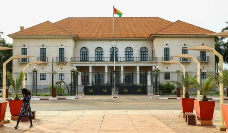 Guiné-Bissau. Presidente interino renuncia ao cargo