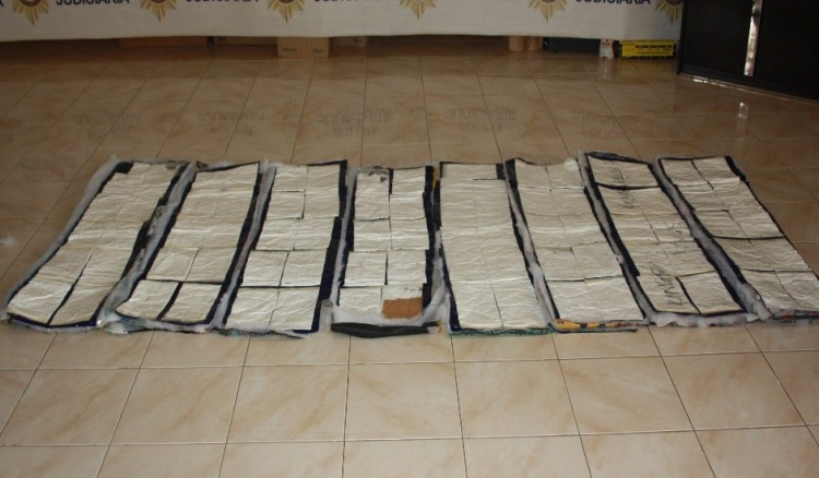 Cabo-verdiana apanhada no Aeroporto da Praia com mais de 8kg de cocaína na bagagem