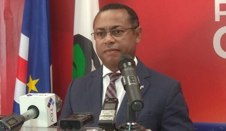Deputado Emanuel Barbosa anuncia abolição da” troca de papéis” no despacho alfandegário de encomendas