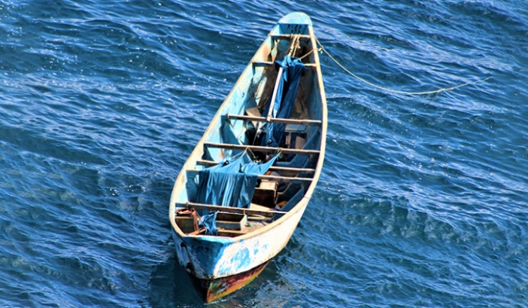 Embarcação encontrada no mar do Paúl com seis cadáveres a bordo
