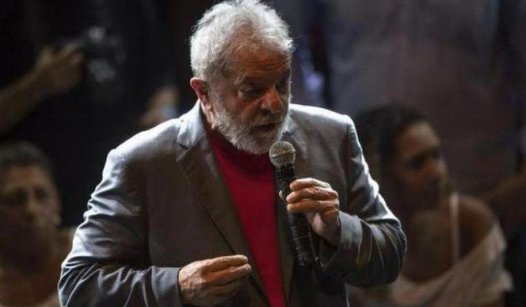 Juíz federal determina prisão de Lula