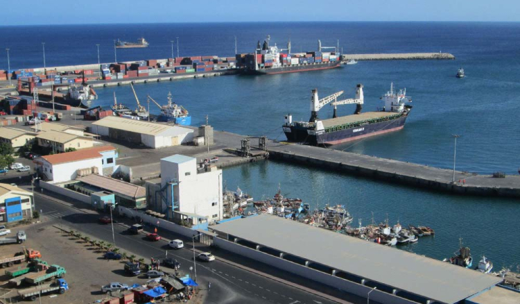 Défice da balança comercial de Cabo Verde volta a agravar-se em março  