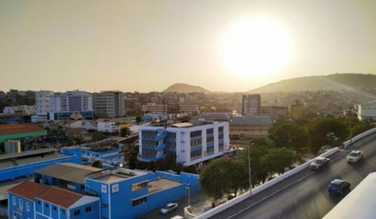 "Se é das Canárias e investe em Cabo Verde, saia imediatamente", alerta jornal espanhol