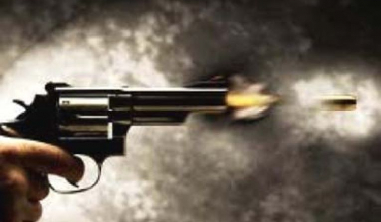 Grupo armado atira contra homem e bebé de dois anos. Um dos atiradores morre em troca de tiros com a PN