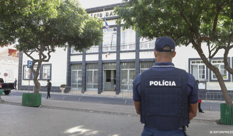 Praia. Polícia Nacional detém 19 indivíduos em flagrante e apreende 10 armas de fogo em cinco dias