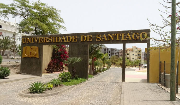 Universidade de Santiago aposta na diversificação da pós-graduação e consolidação das licenciaturas