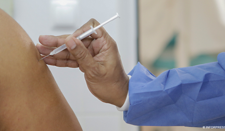 UE e OMS alertam para chegada de nova vaga de covid-19 e apelam para vacinação