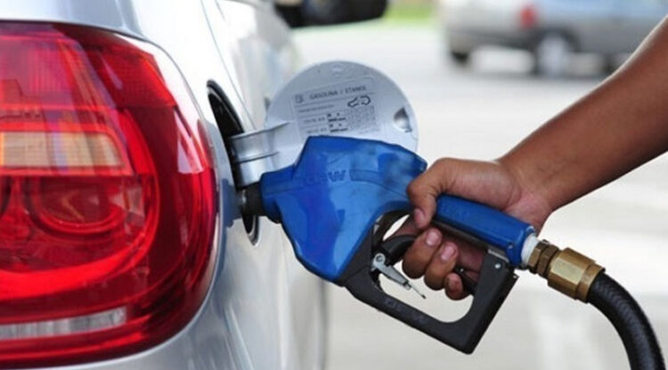 Preço do gasóleo desce e o da gasolina sobe