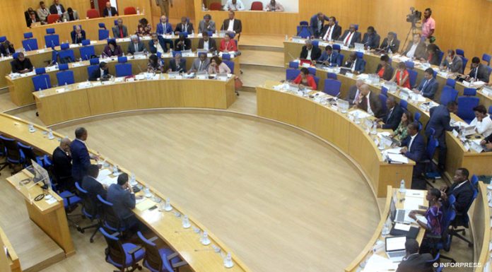 Parlamento. Oposição e situação com visões diferentes sobre empregabilidade em Cabo Verde