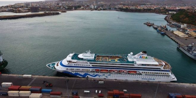 Portos de Cabo Verde movimentaram mais de 93 mil passageiros em outubro