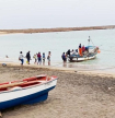 Passageiros recorrem a embarca&ccedil;&atilde;o de pesca para sair da ilha do Maio em plena crise nos transportes