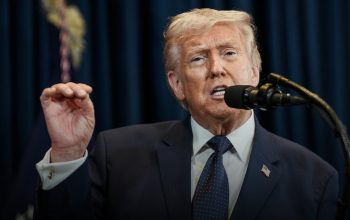 Sob amea&ccedil;a, Trump anuncia retomada de negocia&ccedil;&otilde;es com Ir&atilde;o