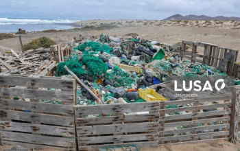 Cabo Verde trava uma luta desigual contra a mar&eacute; de pl&aacute;stico do Atl&acirc;ntico