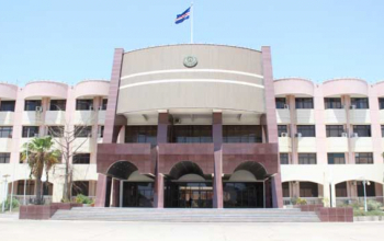 Turismo pol&iacute;tico e campanha encoberta &agrave; custa do povo