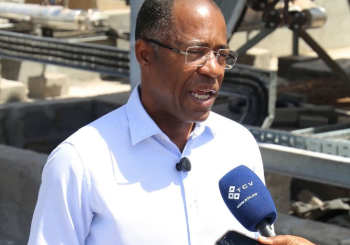 Francisco Carvalho assume compromisso de eliminar casas de lata em Cabo Verde