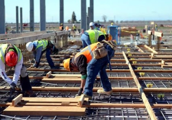Empres&aacute;rios cabo-verdianos alertam que emigra&ccedil;&atilde;o de m&atilde;o-de-obra para Portugal amea&ccedil;a economia