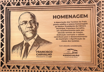 Taxistas da cidade da Praia homenageiam Francisco Carvalho
