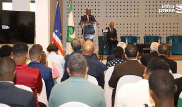 Ulisses defende refor&ccedil;o da democracia em confer&ecirc;ncia da IDC &Aacute;frica