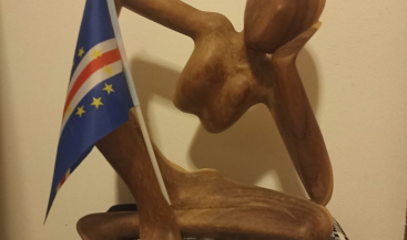 A prop&oacute;sito do Parecer sobre o Manual de L&iacute;ngua e Cultura Cabo-verdiana do 10&ordm; ano: NOTAS DE ESCLARECIMENTO
