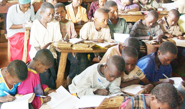 Dia Internacional da L&iacute;ngua Materna destaca papel dos jovens na educa&ccedil;&atilde;o