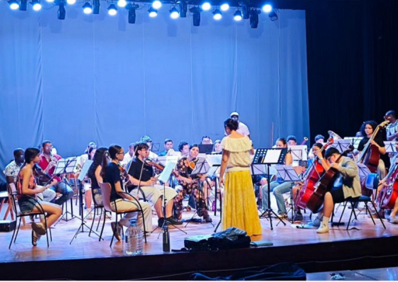 Espet&aacute;culo luso-cabo-verdiano "A Orquestra na Baleia" sobe ao palco na Praia