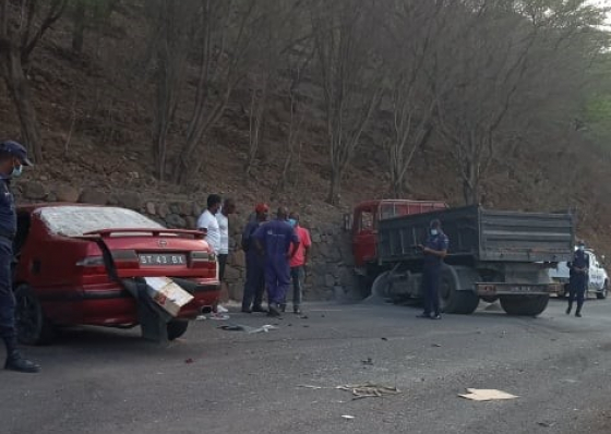 Acidente de via&ccedil;&atilde;o provoca dois mortos em S&atilde;o Domingos