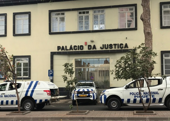 &Uacute;ltima Hora. Detento escapa por janela do Tribunal da Praia e est&aacute; foragido