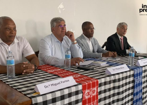Apresentador classifica de factuais temas abordados no livro &quot;Para al&eacute;m do &oacute;bvio&quot; de Francisco Carvalho
