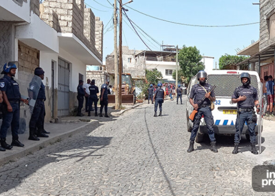 Praia: Homem assalta mercearia em Terra Branca e faz ret&eacute;ns