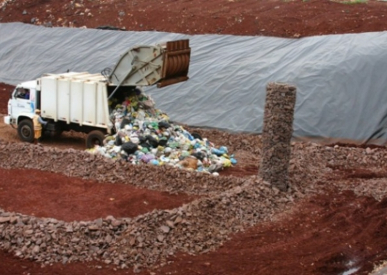 Aterro de Santiago recebeu 1133 cami&otilde;es compactos de lixo em tr&ecirc;s meses