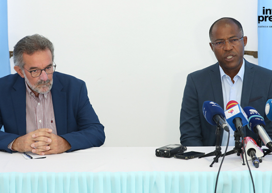 C&acirc;mara Municipal da Praia e Escola Profissional de Praia da Vit&oacute;ria atribuem bolsas a estudantes cabo-verdianos