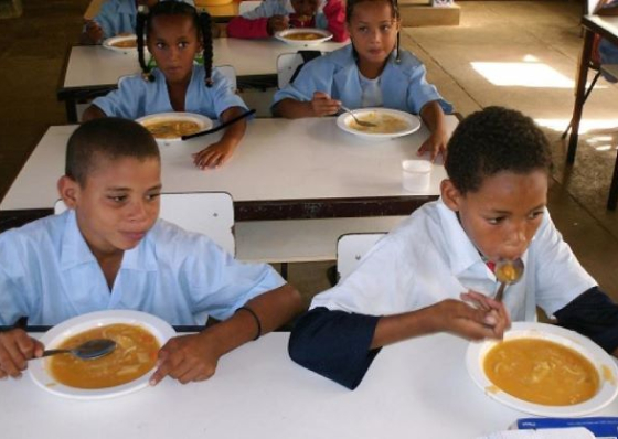 Luxemburgo d&aacute; 3 milh&otilde;es de euros para garantir refei&ccedil;&otilde;es em todas as escolas de Cabo Verde