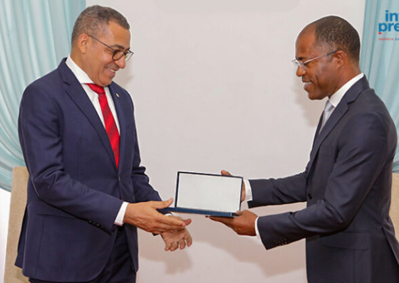 Presidente da Rep&uacute;blica de S&atilde;o Tom&eacute; e Pr&iacute;ncipe recebe Chave da Cidade da Praia