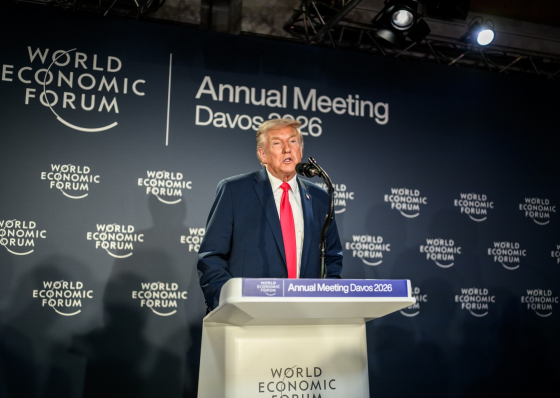 Davos: Trump em &ldquo;guerra&rdquo; com o mundo, incluindo aliados dos EUA