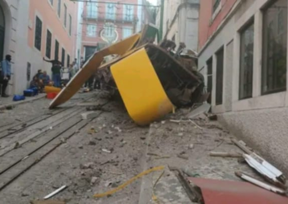 Trag&eacute;dia em Lisboa! Descarrilamento do Elevador da Gl&oacute;ria provoca 17 mortes