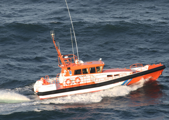 Mulher d&aacute; &agrave; luz par de g&eacute;meos a bordo de navio da Guarda Costeira