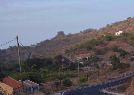 Ulisses Correia e Silva inaugura estrada sem sa&iacute;da em Santa Cruz