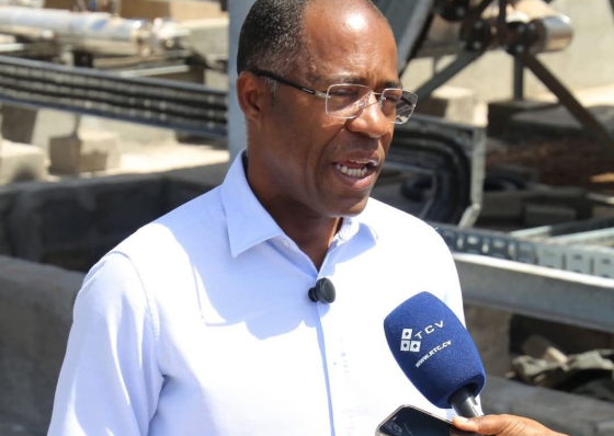 Francisco Carvalho assume compromisso de eliminar casas de lata em Cabo Verde