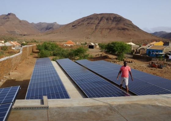 Parques fotovoltaicos em S. Nicolau. Vida nova para pescadores e agricultores de Carri&ccedil;al e Praia Branca