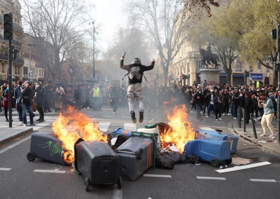 Fran&ccedil;a em ebuli&ccedil;&atilde;o. Quase 300 manifestantes detidos nas mobiliza&ccedil;&otilde;es e bloqueios em todo o pa&iacute;s