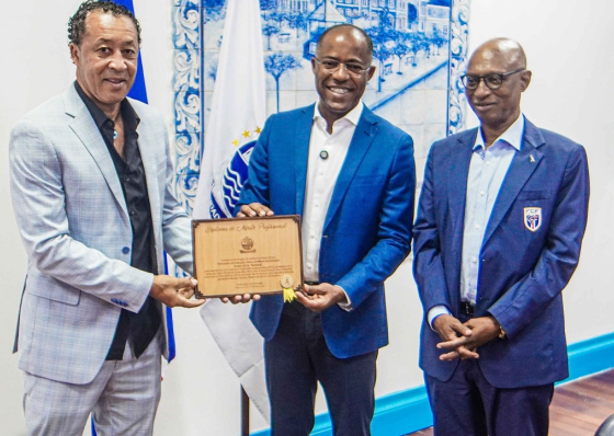 Jogadores, equipa t&eacute;cnica e dire&ccedil;&atilde;o da FPF s&atilde;o cidad&atilde;os honor&aacute;rios da Praia