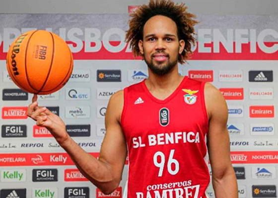 Basquetebolista Ivan Almeida (Benfica) a caminho do Sporting de Portugal