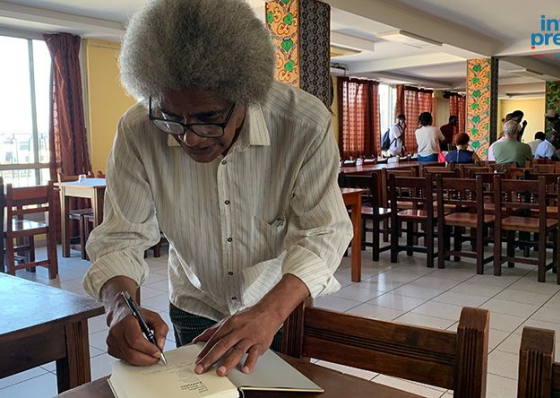 Escritor Jos&eacute; Lu&iacute;s Hopffer Almada lan&ccedil;a livro de poesias em homenagem ao povo cabo-verdiano