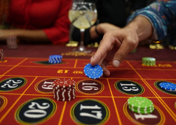 Receita bruta de jogos de casino aumenta em 50% em 2022 e cifra em mais 1,5 milh&otilde;es de euros