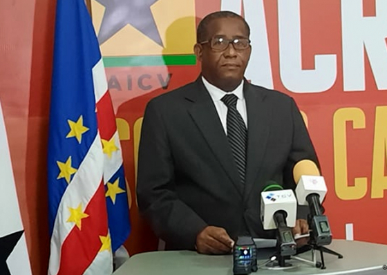 PAICV acusa Governo de continuar a &ldquo;enterrar dinheiro&rdquo; na empresa Cabo Verde Airlines